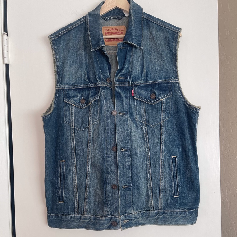 LEVIS dark denim vest